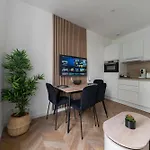 Serbie - Design Et Climatises En Centre *