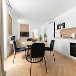 Serbie - Design Et Climatises En Centre *