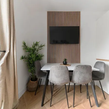 Serbie - Design Et Climatises En Centre Appartement *