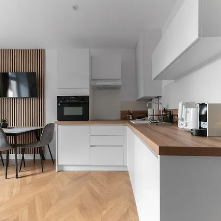 Serbie - Design Et Climatises En Centre * Vichy