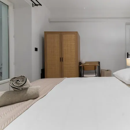 Appartement Serbie - Design Et Climatises En Centre