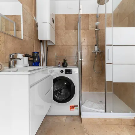 Serbie - Design Et Climatises En Centre *
