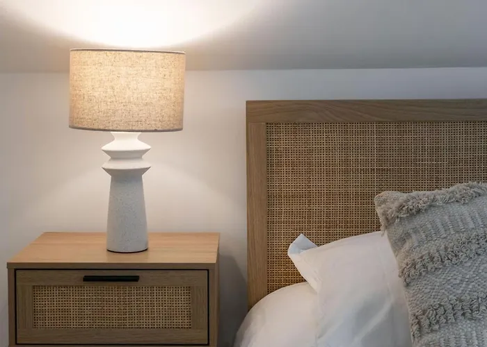 Serbie - Design Et Climatises En Centre * Βισύ