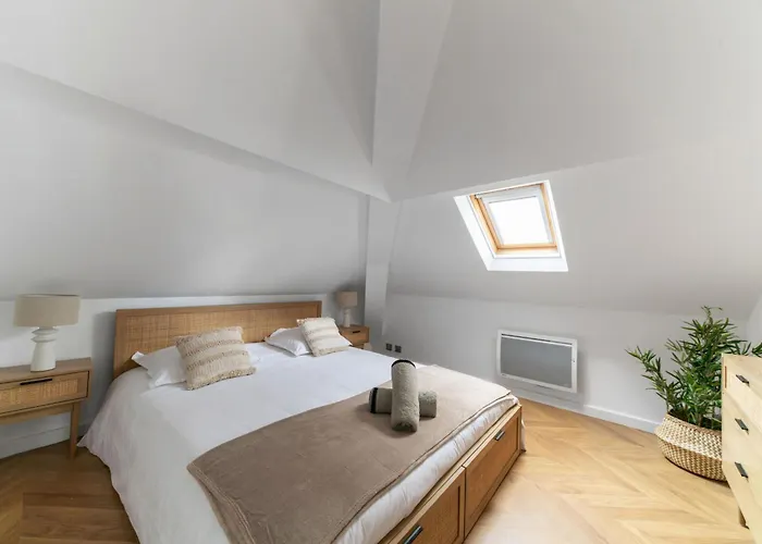 Serbie - Design Et Climatises En Centre Βισύ