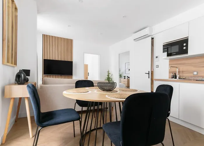 Serbie - Design Et Climatises En Centre Βισύ