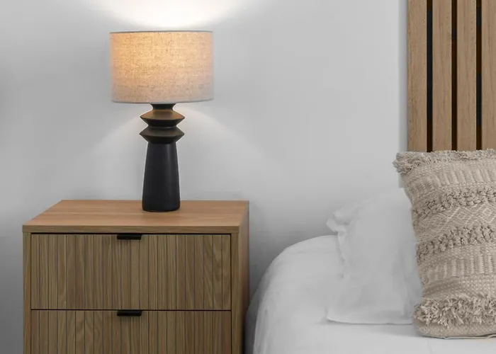 Serbie - Design Et Climatises En Centre * Βισύ