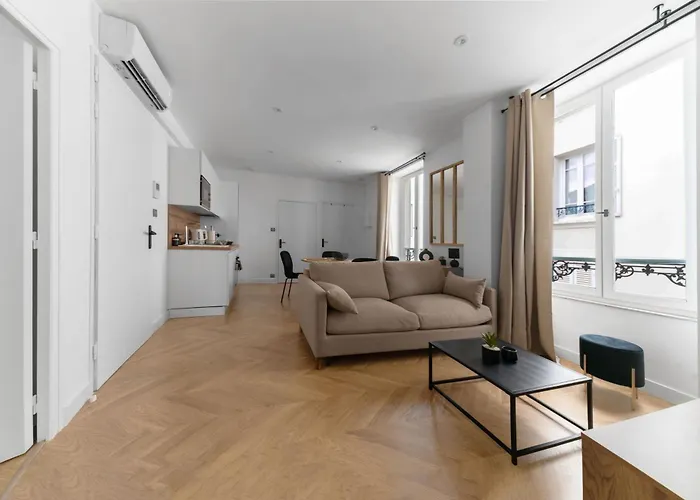 Serbie - Design Et Climatises En Centre Βισύ