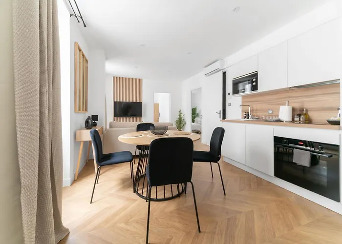 Serbie - Design Et Climatises En Centre *